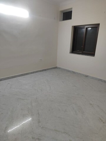 Room in 2 BHK Villa at RWA Apartments Sector 26, Sector 26 – for Rent