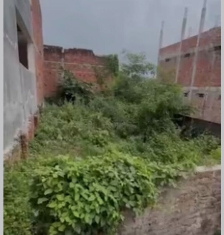 Garden, tappal  200 Sq.Yd. Plot In Tappal Aligarh 9722928