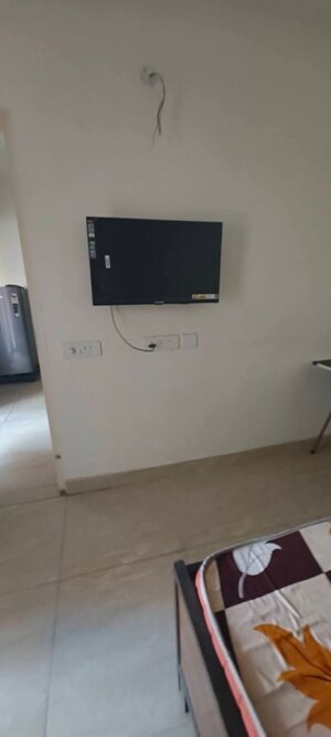 Room in 1 BHK Apartment at Gaur City 2 - 14th Avenue, Sector 16c Greater Noida – for Rent