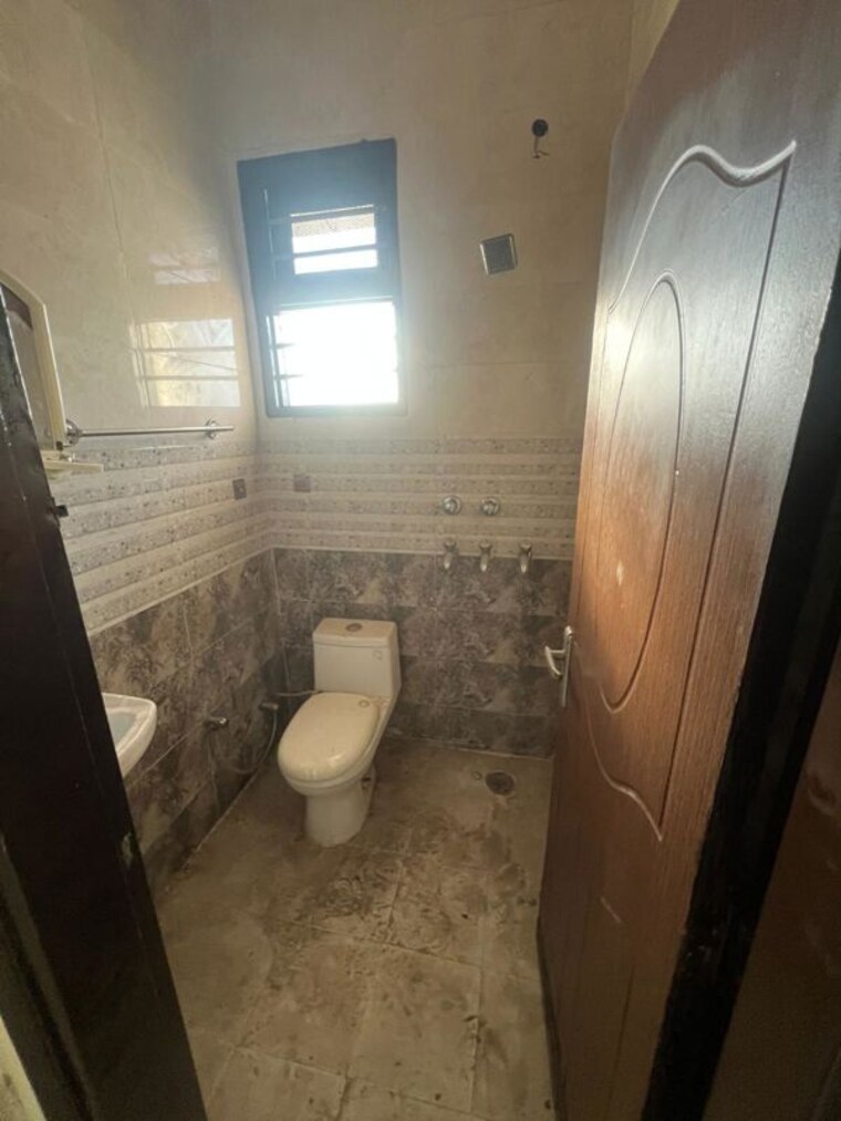 Bathroom, sector 21 3 Bedroom 200 Sq.Yd. Independent House In Sector 21 Panchkula 9722947