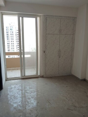 Room in 3 BHK Apartment at Radicon Vedantam, Sector 16c Greater Noida – for Rent
