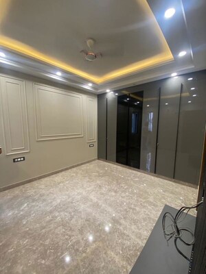 Room in 3 BHK Builder Floor at East Patel Nagar – for Rent