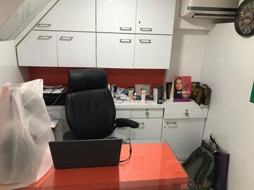  Shop For Sale in Dadar East