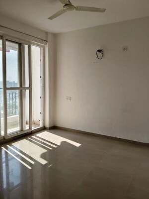 Room in 2 BHK Apartment at Vip Road – for Rent