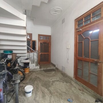 Parking in  Pg at Gomti Nagar – for Rent