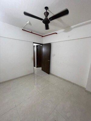 Room in 2 BHK Apartment at Majestique Towers, Kharadi – for Rent