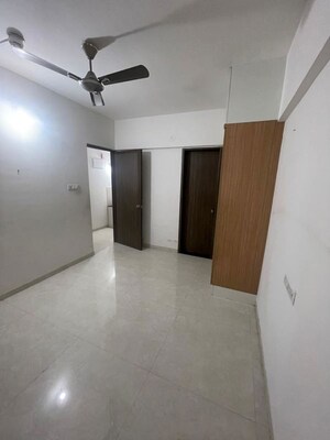 Room in 2 BHK Apartment at Majestique Towers, Kharadi – for Rent