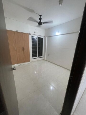 Room in 2 BHK Apartment at Majestique Towers, Kharadi – for Rent