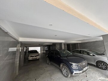 Parking in 4 BHK Builder Floor at Green Fields Colony – for Sale