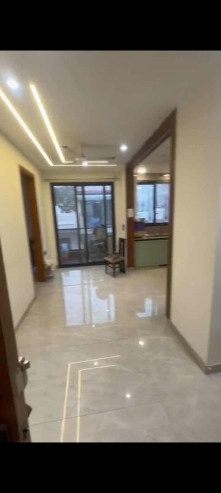 Room, rohini 3 Bedroom 1000 Sq.Ft. Builder Floor In Rohini Delhi 9723059