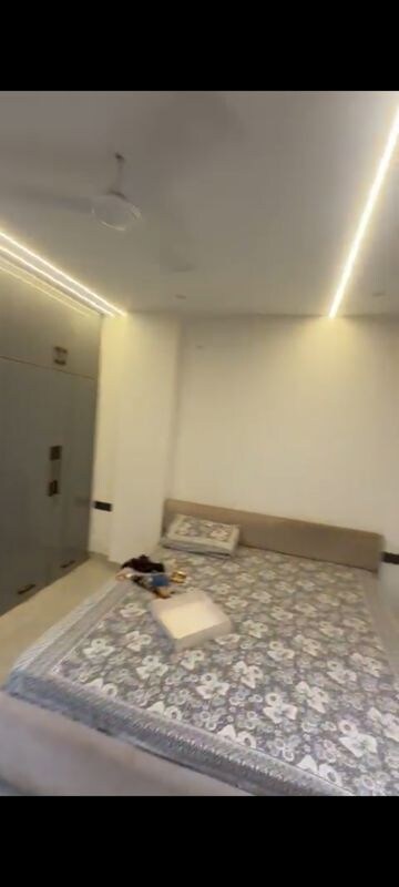 Room in 3 BHK Builder Floor at Rohini – for Rent