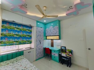 Bedroom in 4 BHK Apartment at Andheri West – for Rent