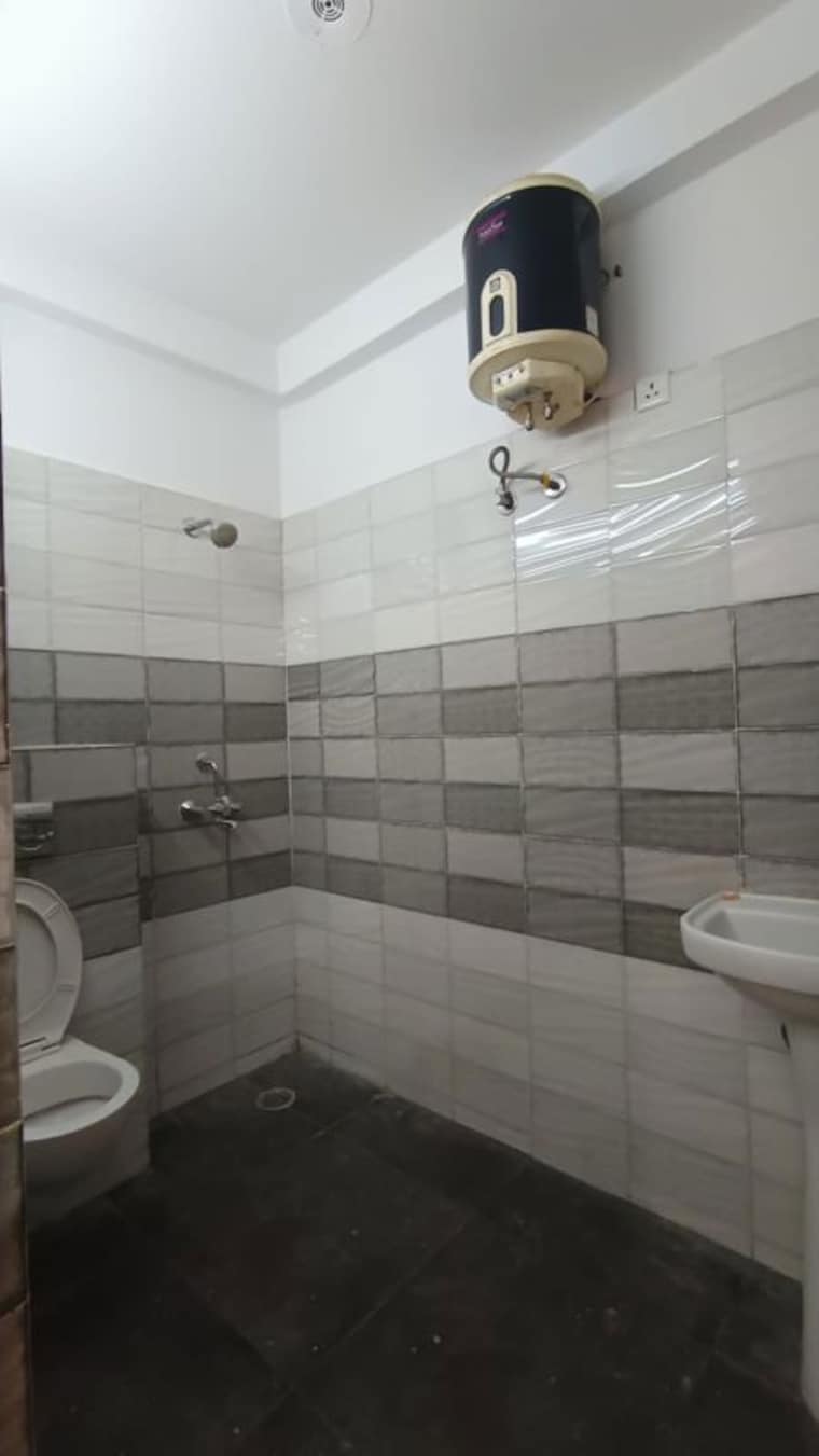 Bathroom, panchkula urban estate 3 Bedroom 200 Sq.Yd. Independent House In Panchkula Urban Estate Panchkula 9723060