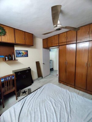 Bedroom in 4 BHK Apartment at Andheri West – for Rent