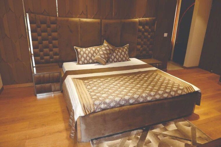 Bedroom, vile parle west 4 Bedroom 3500 Sq.Ft. Apartment In Vile Parle West Mumbai 9723082