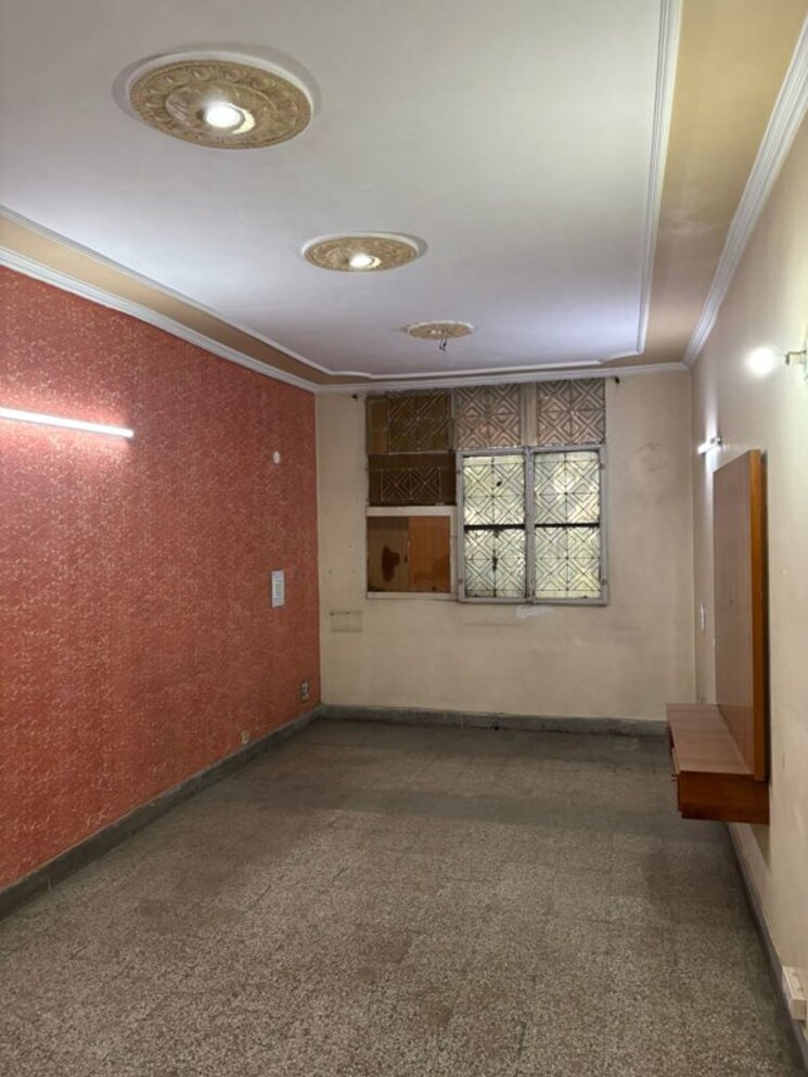 Room, rohini sector 13 2 Bedroom 900 Sq.Ft. Builder Floor In Rohini Sector 13 Delhi 9723085