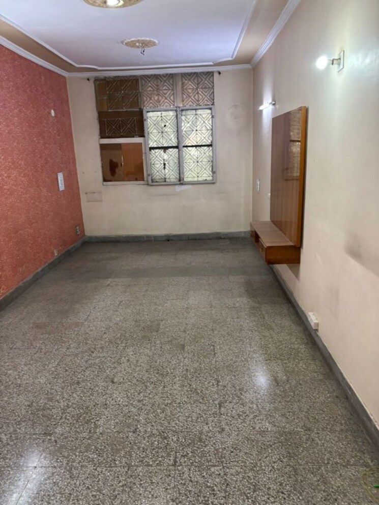 Room, rohini sector 13 2 Bedroom 900 Sq.Ft. Builder Floor In Rohini Sector 13 Delhi 9723085