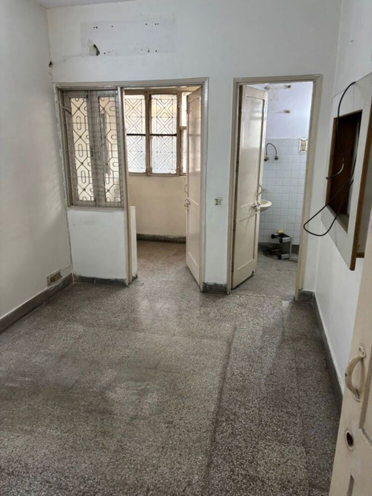 Room, rohini sector 13 2 Bedroom 900 Sq.Ft. Builder Floor In Rohini Sector 13 Delhi 9723085