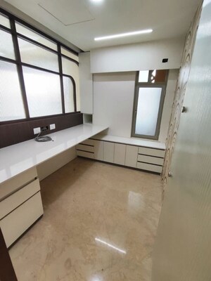 Room in 3 BHK Apartment at Hiranandani Lake Enclave Glendale, Thane West – for Rent