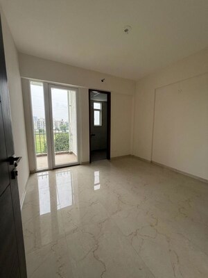 Room in 2.5 BHK Apartment at Smart World Gems, Sector 89 – for Sale