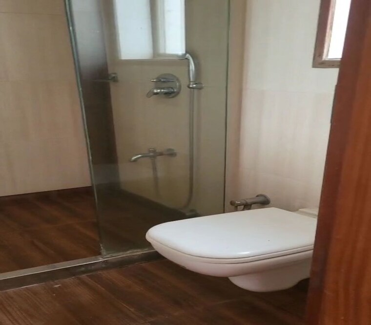 Bathroom, dadar east 4 Bedroom 1500 Sq.Ft. Apartment In Dadar East Mumbai 9723106
