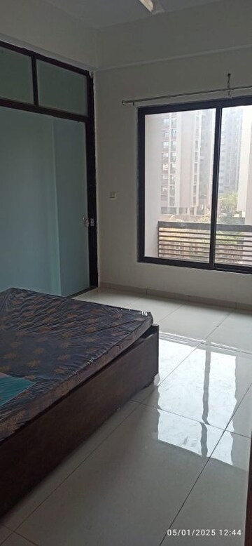 Room in 3 BHK Apartment at Chandkheda – for Rent