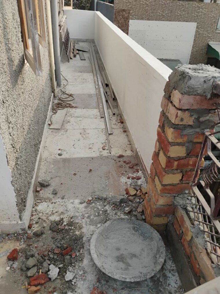 Balcony, shalimar bagh 2 Bedroom 800 Sq.Ft. Builder Floor In Shalimar Bagh Delhi 9723167