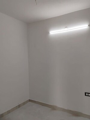 Room in 2 BHK Builder Floor at Shalimar Bagh – for Rent