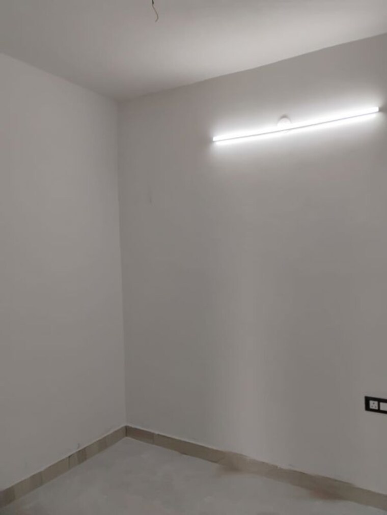 Room, shalimar bagh 2 Bedroom 800 Sq.Ft. Builder Floor In Shalimar Bagh Delhi 9723167