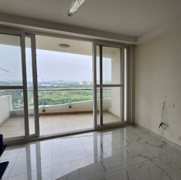 Room in 2 BHK Apartment at Mantri Lithos, Thanisandra – for Rent