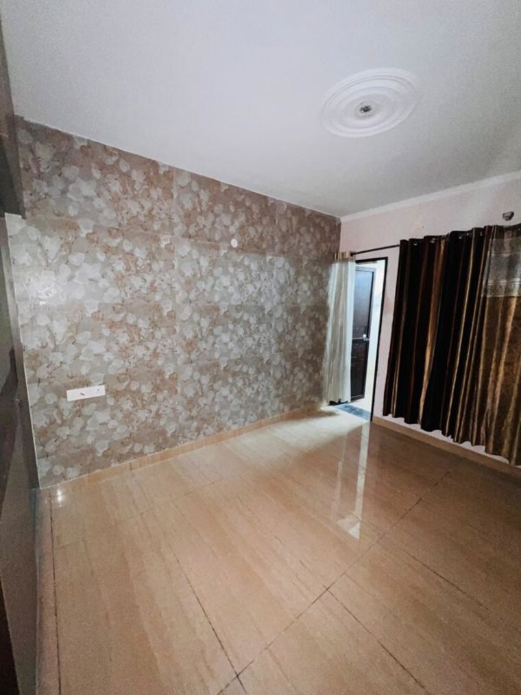 Room, dhakoli 3 Bedroom 150 Sq.Yd. Builder Floor In Dhakoli Zirakpur 9723209