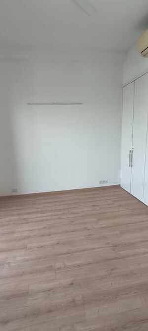 Room in 2 BHK Apartment at Ireo Skyon, Sector 60 – for Rent