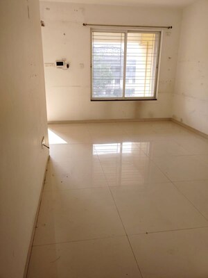 Room in 3 BHK Apartment at Lohia Unicus C Wing, Bavdhan – for Rent