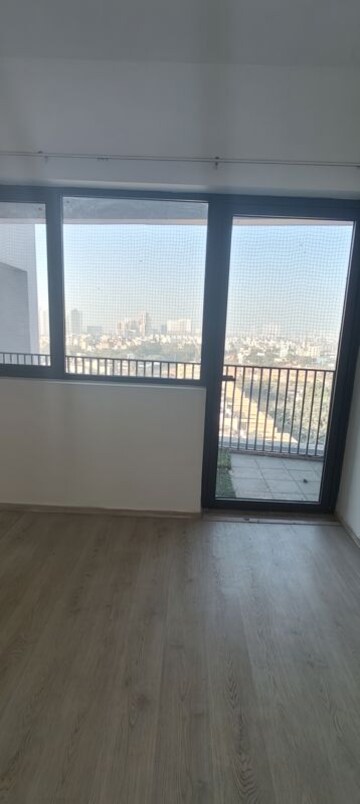 Room in 2 BHK Apartment at Ireo Skyon, Sector 60 – for Rent