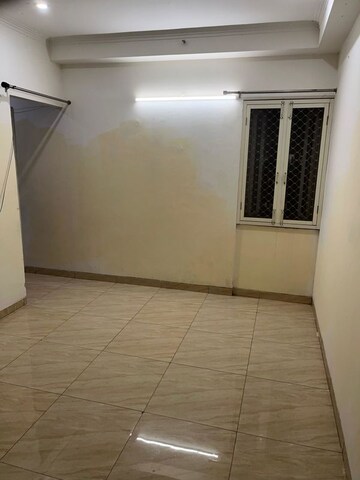 Room in 2 BHK Apartment at Gaur Yamuna City 16th Park View, Gaur Yamuna City – for Sale