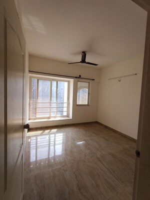 Room in 2 BHK Apartment at Vascon Forest Edge, Kharadi – for Rent