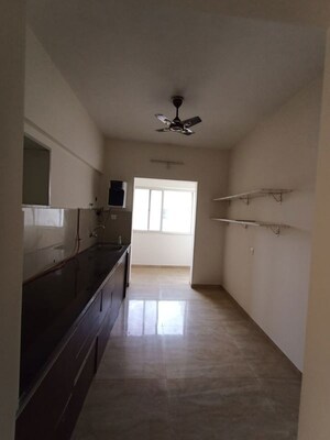 Room in 2 BHK Apartment at Vascon Forest Edge, Kharadi – for Rent