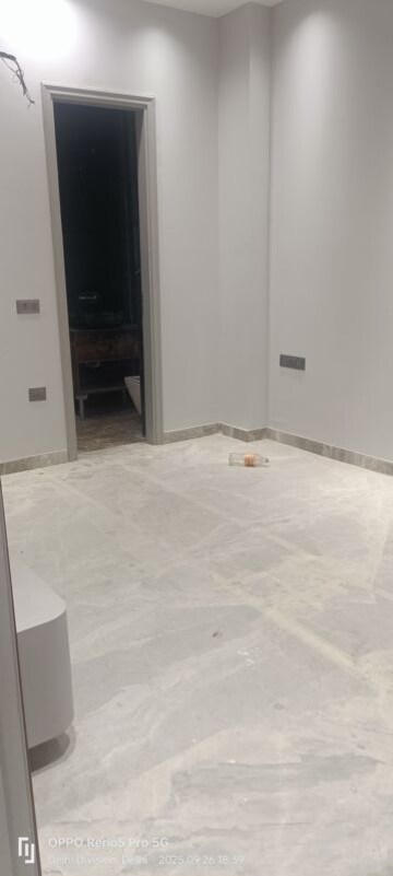 Room in 3 BHK Builder Floor at Janakpuri – for Sale