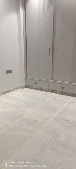 Room in 3 BHK Builder Floor at Janakpuri – for Sale