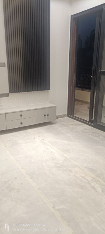 Room in 3 BHK Builder Floor at Janakpuri – for Sale