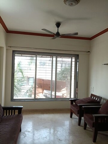 Living Room in 1.5 BHK Apartment at Andheri East – for Rent