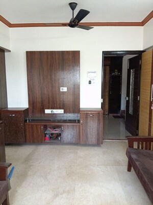 Living Room in 1.5 BHK Apartment at Andheri East – for Rent