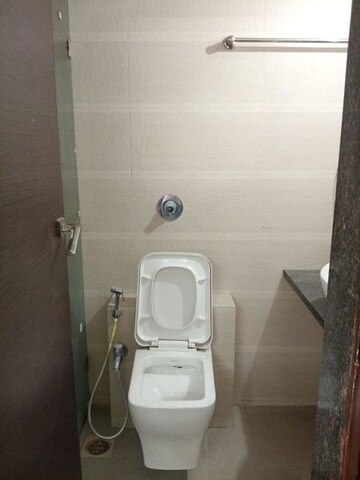 Bathroom in 1.5 BHK Apartment at Andheri East – for Rent