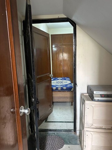 Furnished Amenities in 1.5 BHK Independent House at RWA Apartments Sector 19, Sector 19 – for Rent