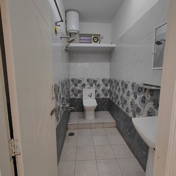 Attached Bathroom in 2 BHK Apartment at Frazer Town – for Rent