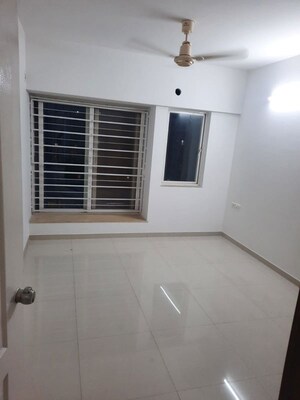 Room in 2 BHK Apartment at Gera Emerald City, Kharadi – for Rent