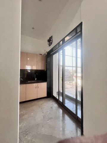 Room in 1 BHK Builder Floor at Tulip Mall, Sector 46 – for Rent