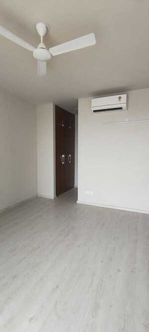 Room in 3.5 BHK Apartment at Conscient Hines Elevate, Sector 59 – for Rent