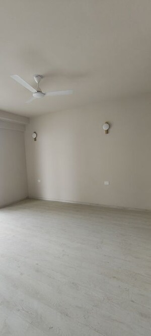 Room in 3.5 BHK Apartment at Conscient Hines Elevate, Sector 59 – for Rent