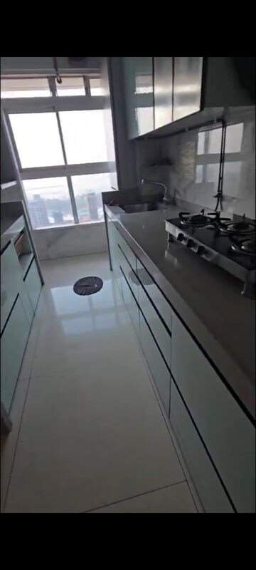 Master Bedroom in 2 BHK Apartment at Wadhwa Pristine, Matunga West – for Rent